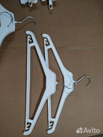 Вешалки, наплечники, вешалки для брюк и верх одежд