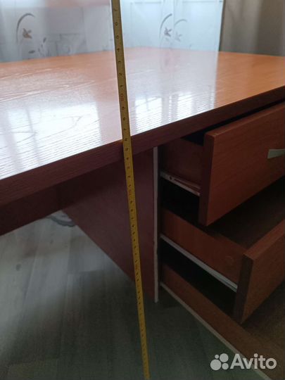 Письменный стол