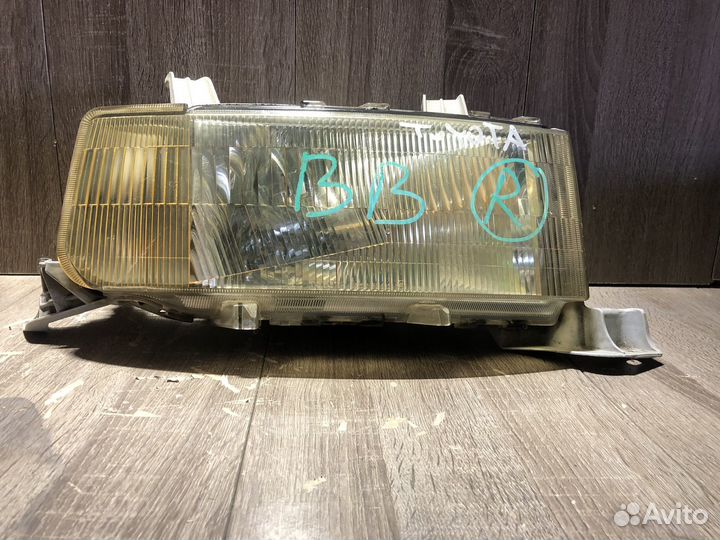 Фара правая Toyota BB NCP30 NCP31 NCP34 NCP35