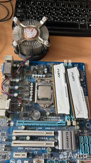 Материнская плата с процессором Xeon и памятью