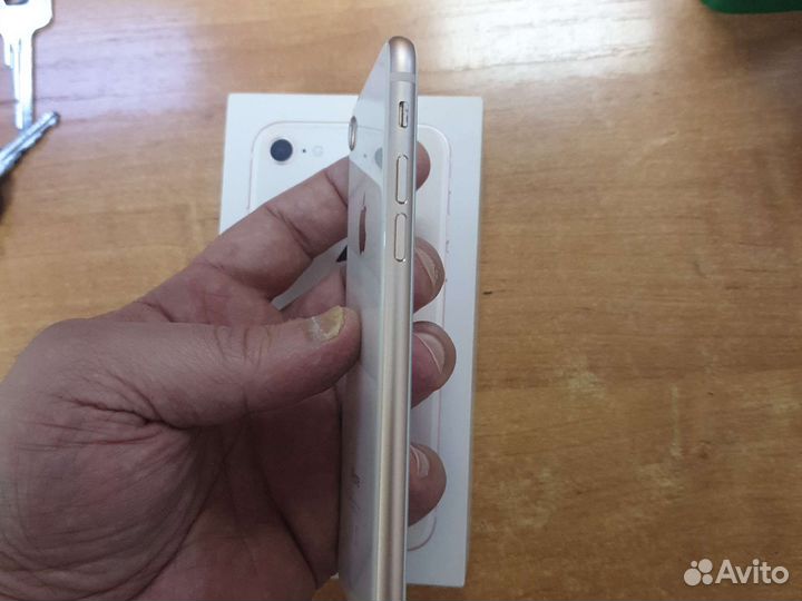 Телефон iPhone 8 64 gb