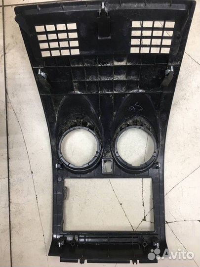 Накладка на торпедо центральная Nissan Qashqai