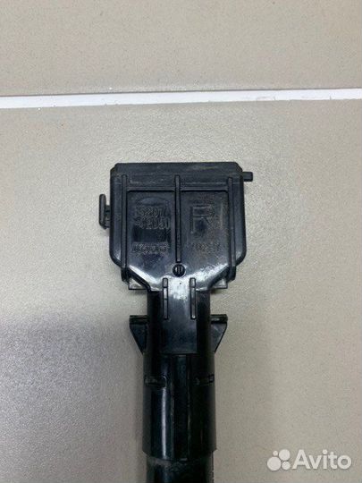 Форсунка омывателя фар правая Toyota Rav4 XA40