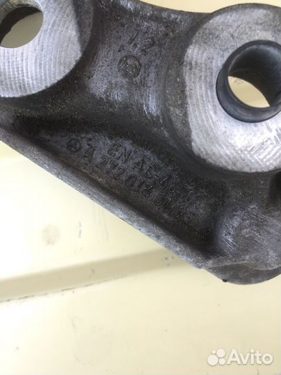 Кронштейн переднего редуктора Mercedes W221 M272