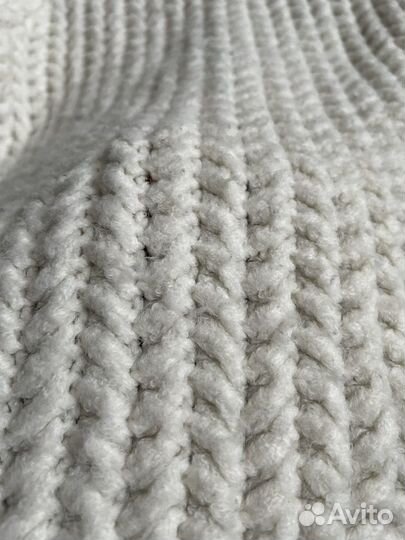 Теплый белый свитер