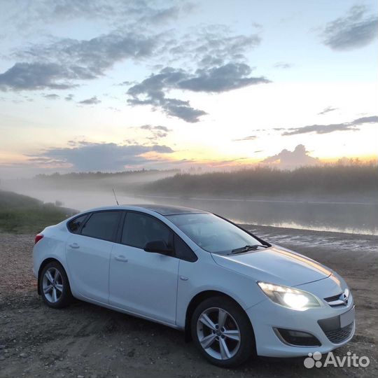 Opel Astra 1.6 МТ, 2012, 200 000 км