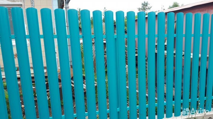 Забор из штакетника