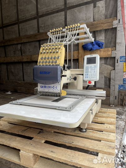 Вышивальный полуавтомат Gemsy Gem1201-C-1