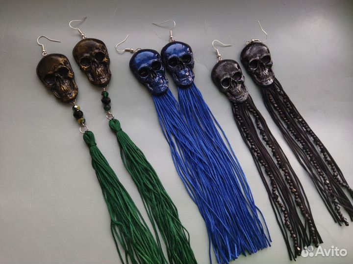 Серьги кисти с черепами