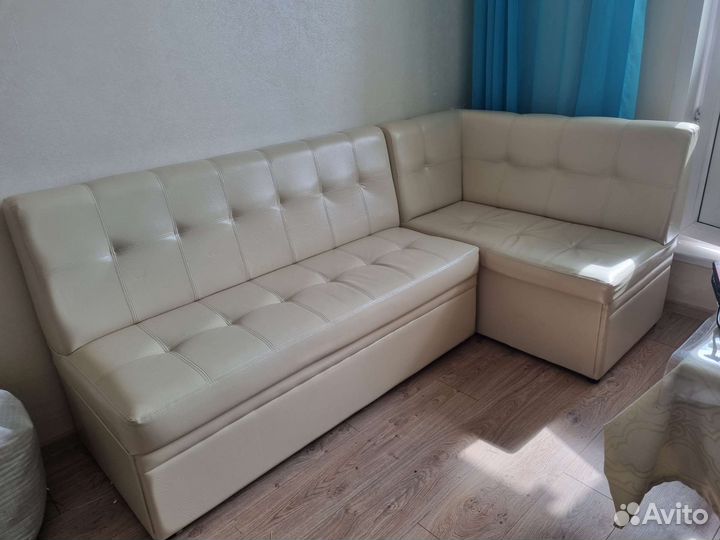 Кухонный угловой диван со спальным местом