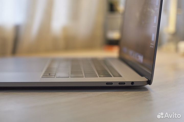 Macbook Pro 15 2017 i7 16/512Gb Space Gray