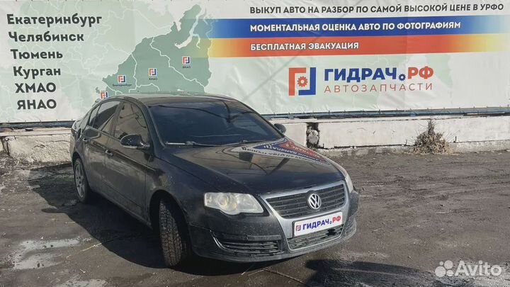 Обшивка стойки центральной правой нижняя Volkswagen Passat B6 3C0867292F9B9