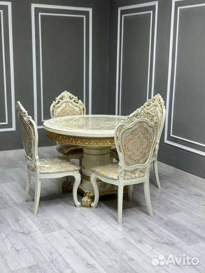 Стол и стулья в гостиную. В наличии