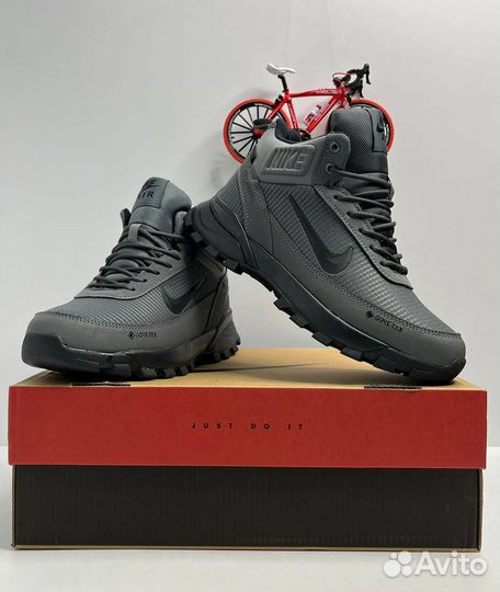 Кроссовки зимние с мехом nike gore TEX