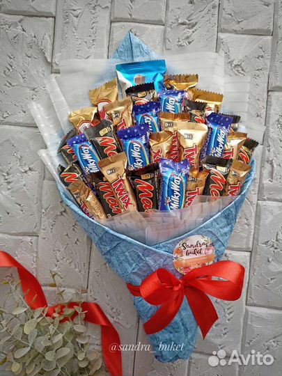 Сладкий букет из конфет, подарок из киндер