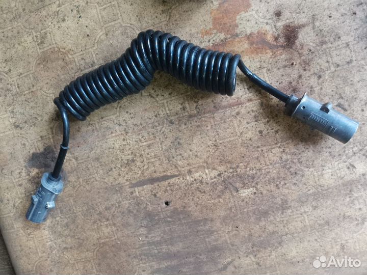 Кабель от тягача к прицепу