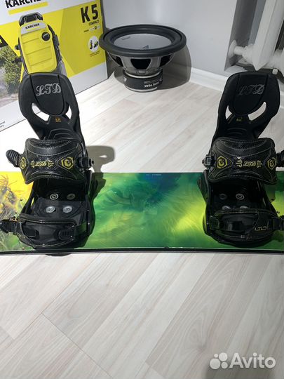 Сноуборд с креплениями