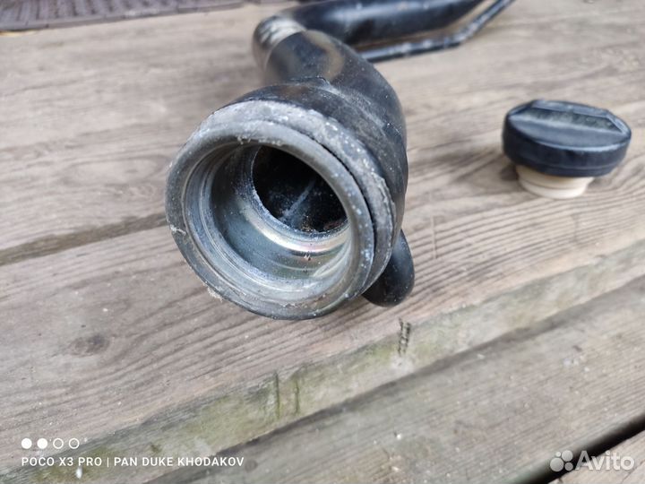 Горловина топливного бака