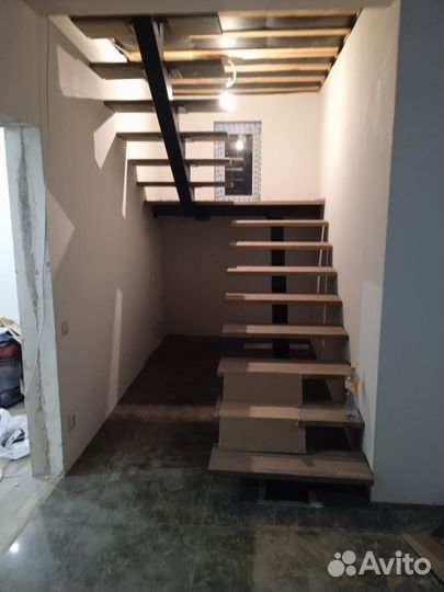 Лестница на металлокаркасе