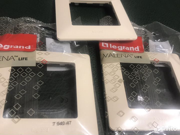 Legrand Valena Life слоновая кость