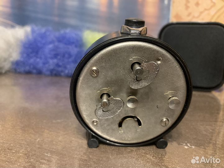 Часы будильник thiel