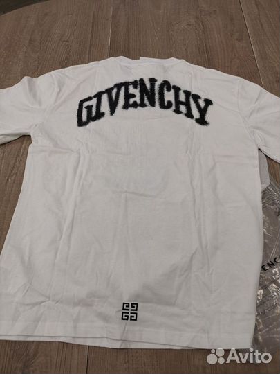 Футболка Givenchy Paris