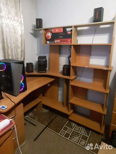 Угловой письменный стол