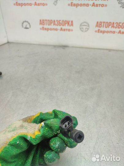 Форсунка инжекторная электрическая Nissan Tiida