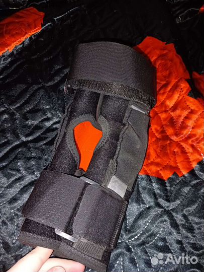 Наколенник ортопедический