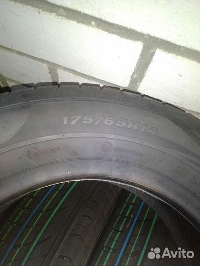 Viatti Strada Asimmetrico V-130 175/65 R14 82H