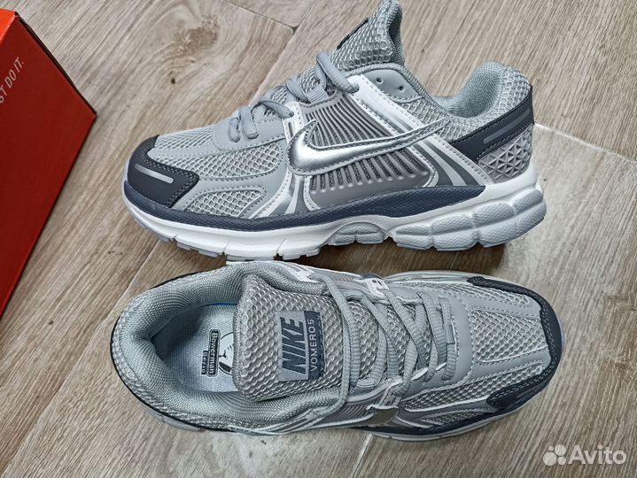 Кроссовки Nike vomero 5