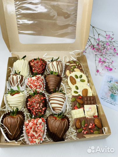 Клубника в шоколаде, к коробках и стаканчиках