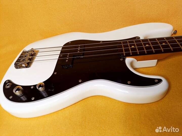 Grass Roots Precision Bass (White)