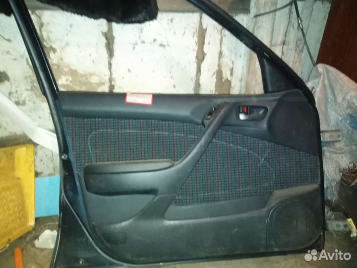 Дверь Toyota Caldina (Corona ) ST 190