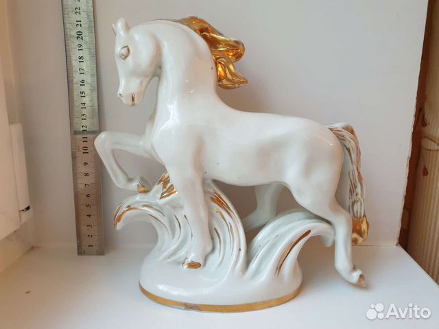 Фарфоровая статуэтка 