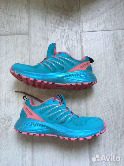 Женские кроссовки Karrimor Caracal TR