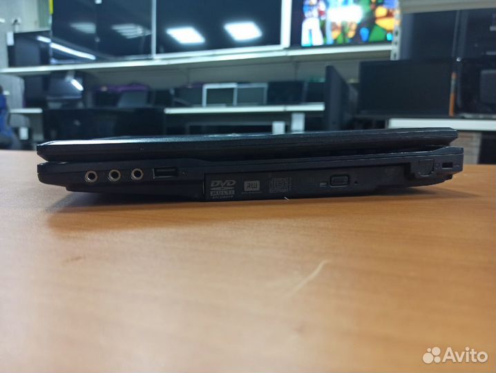 DNS W765CUH/i5 M460/4GB/AMD HD4500/320GB/15.6