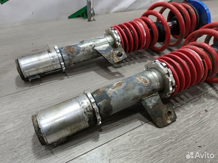 Пара передних стоек для Skoda Octavia A5