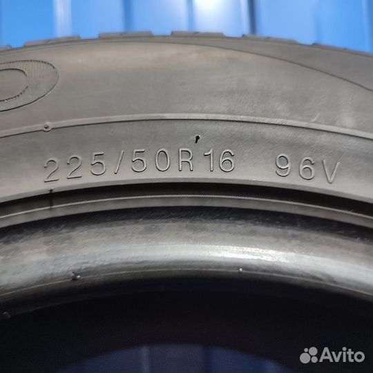 Kumho I'Zen KW27 225/50 R16