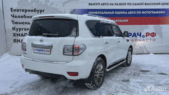 Фонарь подсветки номера Nissan Patrol (Y62) 26510-8990A