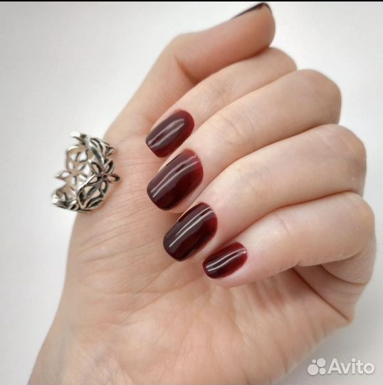 Модель на маникюр