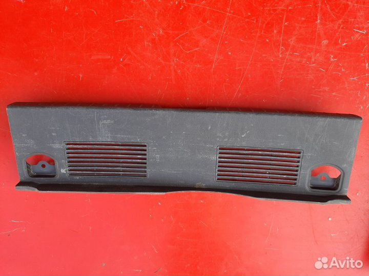 Обшивка багажника Toyota Avensis