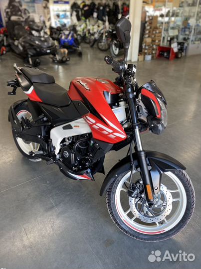 Мотоцикл bajaj 200