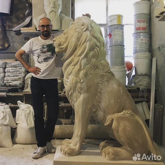 Скульптуры львов