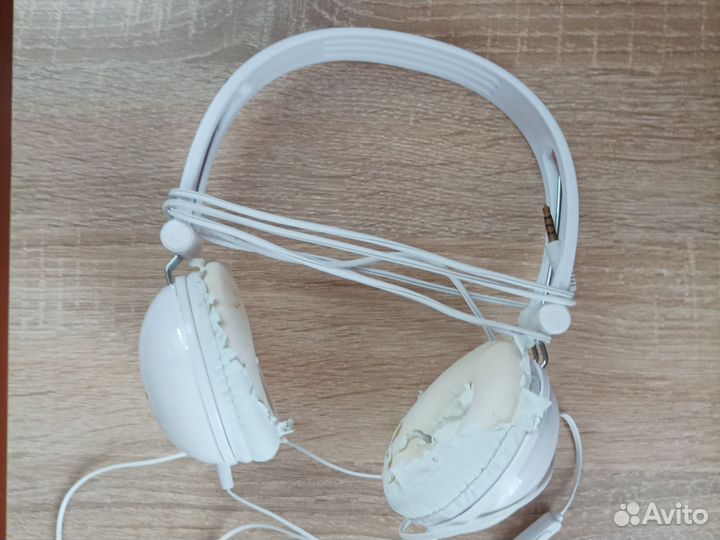 Проводные наушники
