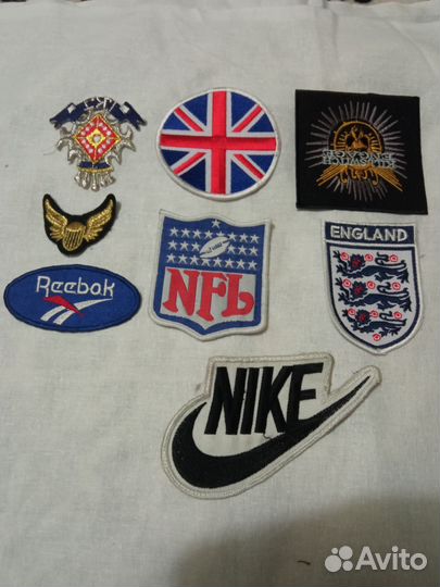 Нашивки и кнопки на одежду