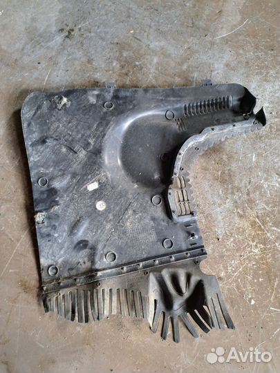 Накладка моторного отсека Mercedes W211