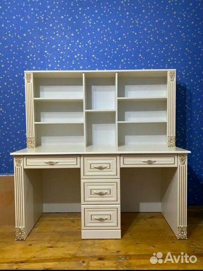 Письменный стол