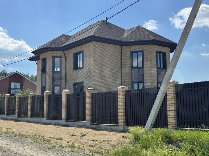 Коттедж 202 м² на участке 12 сот.