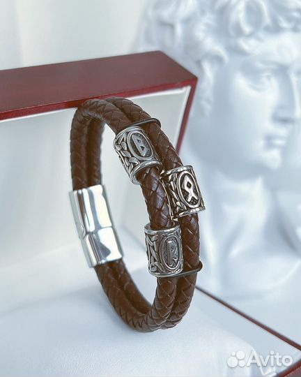 Кожаный браслет с рунической формулой